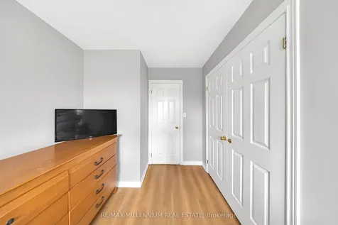 8 Bates Avenue Hamilton ON L0R 1P0
