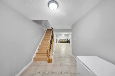 8 Bates Avenue Hamilton ON L0R 1P0