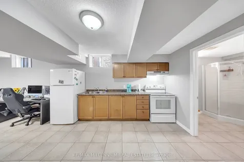 8 Bates Avenue Hamilton ON L0R 1P0