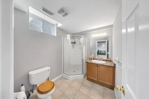 8 Bates Avenue Hamilton ON L0R 1P0