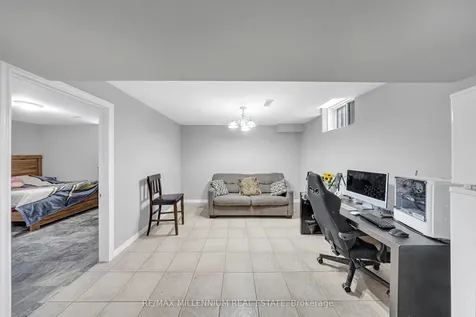 8 Bates Avenue Hamilton ON L0R 1P0