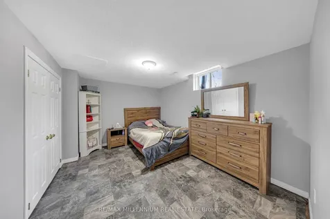 8 Bates Avenue Hamilton ON L0R 1P0