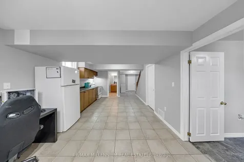 8 Bates Avenue Hamilton ON L0R 1P0