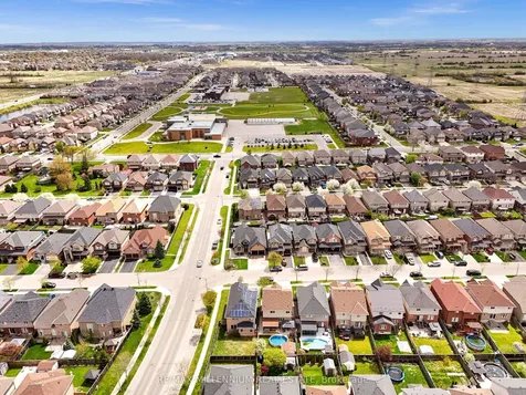 8 Bates Avenue Hamilton ON L0R 1P0