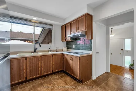 31 Brenlyn Court Hamilton ON L9C 4N8