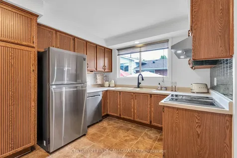 31 Brenlyn Court Hamilton ON L9C 4N8