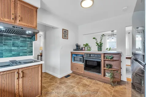 31 Brenlyn Court Hamilton ON L9C 4N8