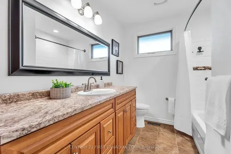 31 Brenlyn Court Hamilton ON L9C 4N8