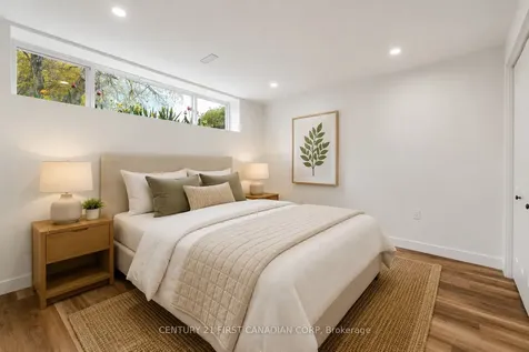 31 Brenlyn Court Hamilton ON L9C 4N8
