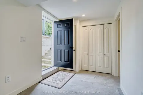 31 Brenlyn Court Hamilton ON L9C 4N8