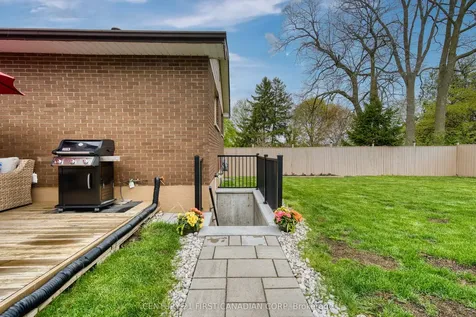 31 Brenlyn Court Hamilton ON L9C 4N8