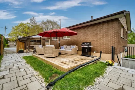 31 Brenlyn Court Hamilton ON L9C 4N8