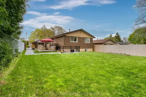 31 Brenlyn Court Hamilton ON L9C 4N8