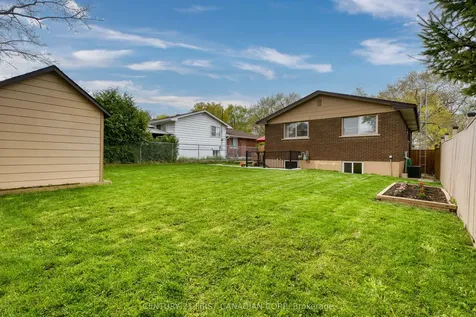 31 Brenlyn Court Hamilton ON L9C 4N8