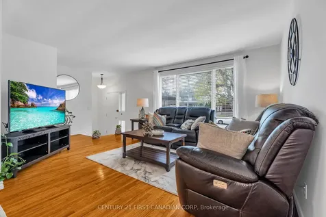 31 Brenlyn Court Hamilton ON L9C 4N8