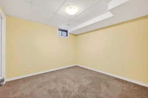 32 Woodburn Avenue St. Catharines ON L2P 0B8