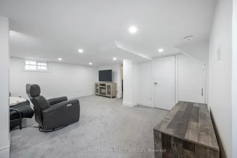 9 Spadina Road E Kitchener ON N2M 3X2