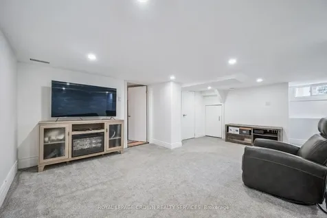 9 Spadina Road E Kitchener ON N2M 3X2