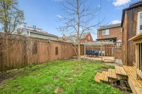 9 Spadina Road E Kitchener ON N2M 3X2