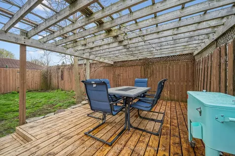9 Spadina Road E Kitchener ON N2M 3X2