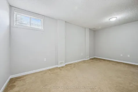 124 Gosling Gardens Guelph ON N1G 5K6