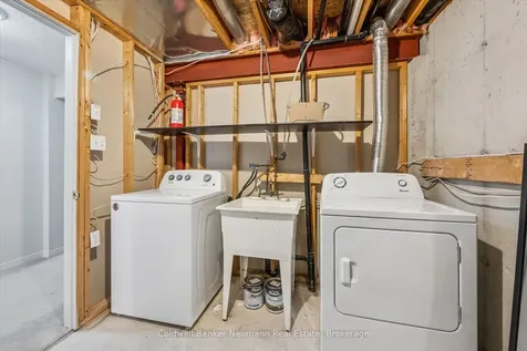 124 Gosling Gardens Guelph ON N1G 5K6