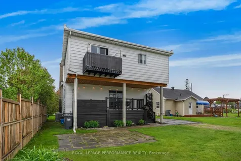 215-217 Nelson Street E Hawkesbury ON K6A 1L6