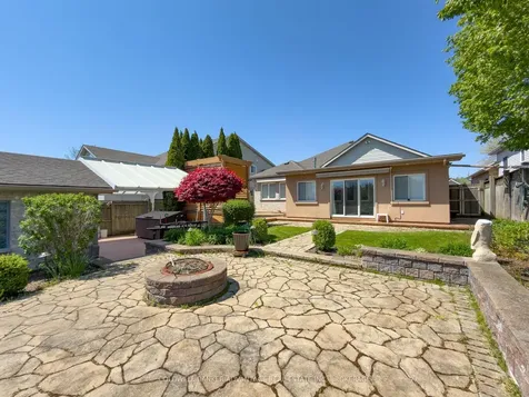 32 Michaela Crescent Pelham ON L0S 1E4