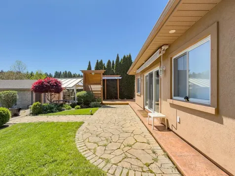 32 Michaela Crescent Pelham ON L0S 1E4