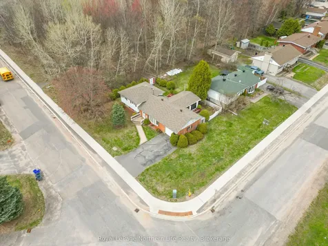 1608 Parkwood Drive North Bay ON P1B 4R4
