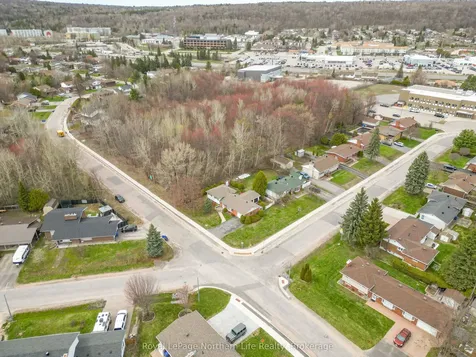 1608 Parkwood Drive North Bay ON P1B 4R4