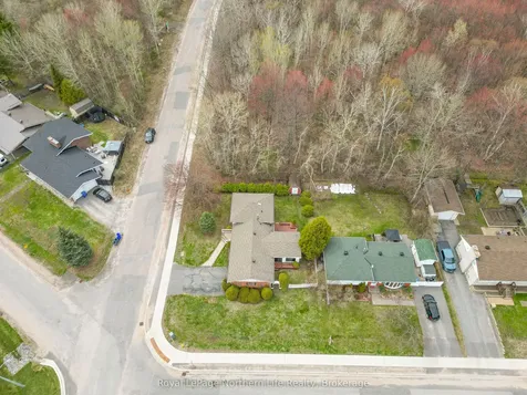 1608 Parkwood Drive North Bay ON P1B 4R4