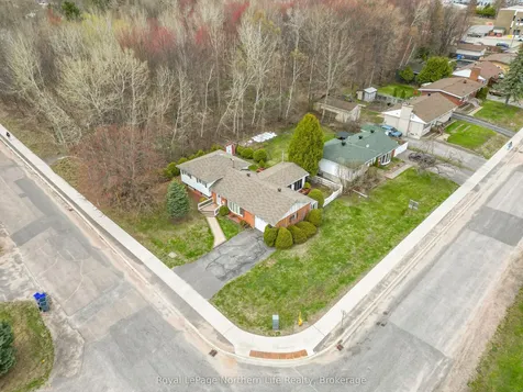1608 Parkwood Drive North Bay ON P1B 4R4