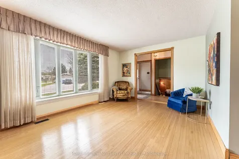 1608 Parkwood Drive North Bay ON P1B 4R4