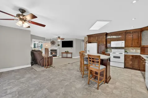 18 South Murray Street Quinte West ON K8V 1Y3