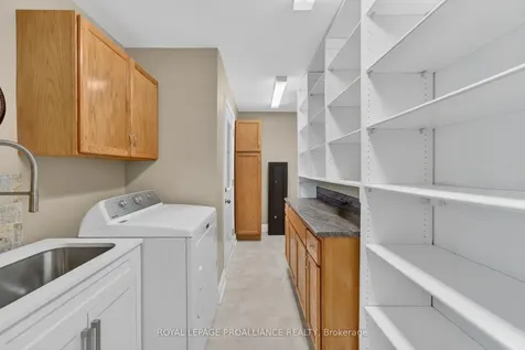 18 South Murray Street Quinte West ON K8V 1Y3