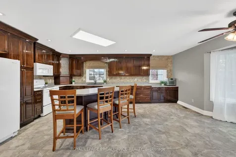 18 South Murray Street Quinte West ON K8V 1Y3