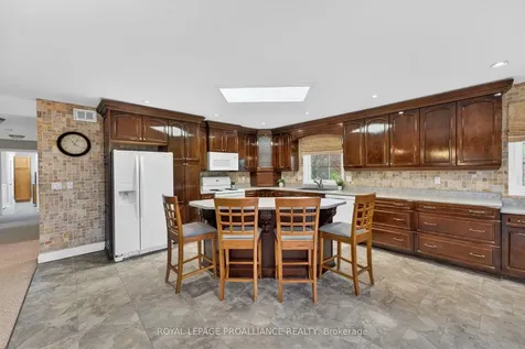 18 South Murray Street Quinte West ON K8V 1Y3