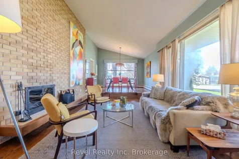 905 Pinewood Road North Bay ON P1B 4P2