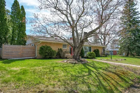 905 Pinewood Road North Bay ON P1B 4P2