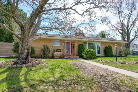 905 Pinewood Road North Bay ON P1B 4P2
