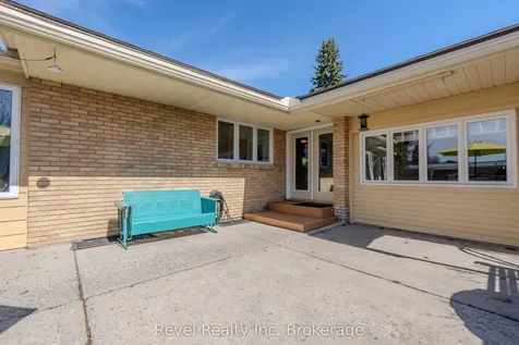 905 Pinewood Road North Bay ON P1B 4P2