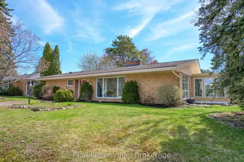 905 Pinewood Road North Bay ON P1B 4P2