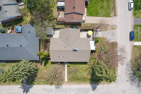905 Pinewood Road North Bay ON P1B 4P2