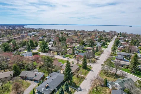 905 Pinewood Road North Bay ON P1B 4P2