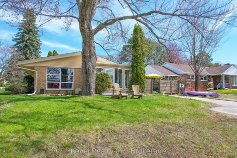 905 Pinewood Road North Bay ON P1B 4P2