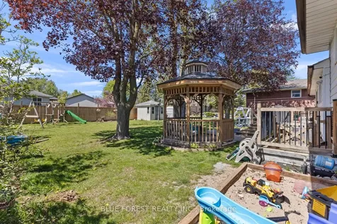 16 Dell Drive Strathroy-caradoc ON N7G 3N5