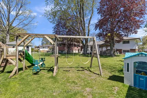 16 Dell Drive Strathroy-caradoc ON N7G 3N5