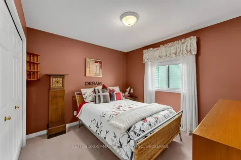 530 Sackville Crescent Kingston ON K7M 8W3
