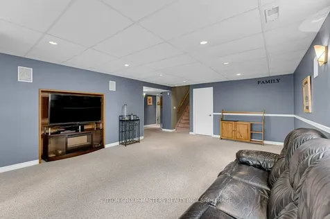 530 Sackville Crescent Kingston ON K7M 8W3